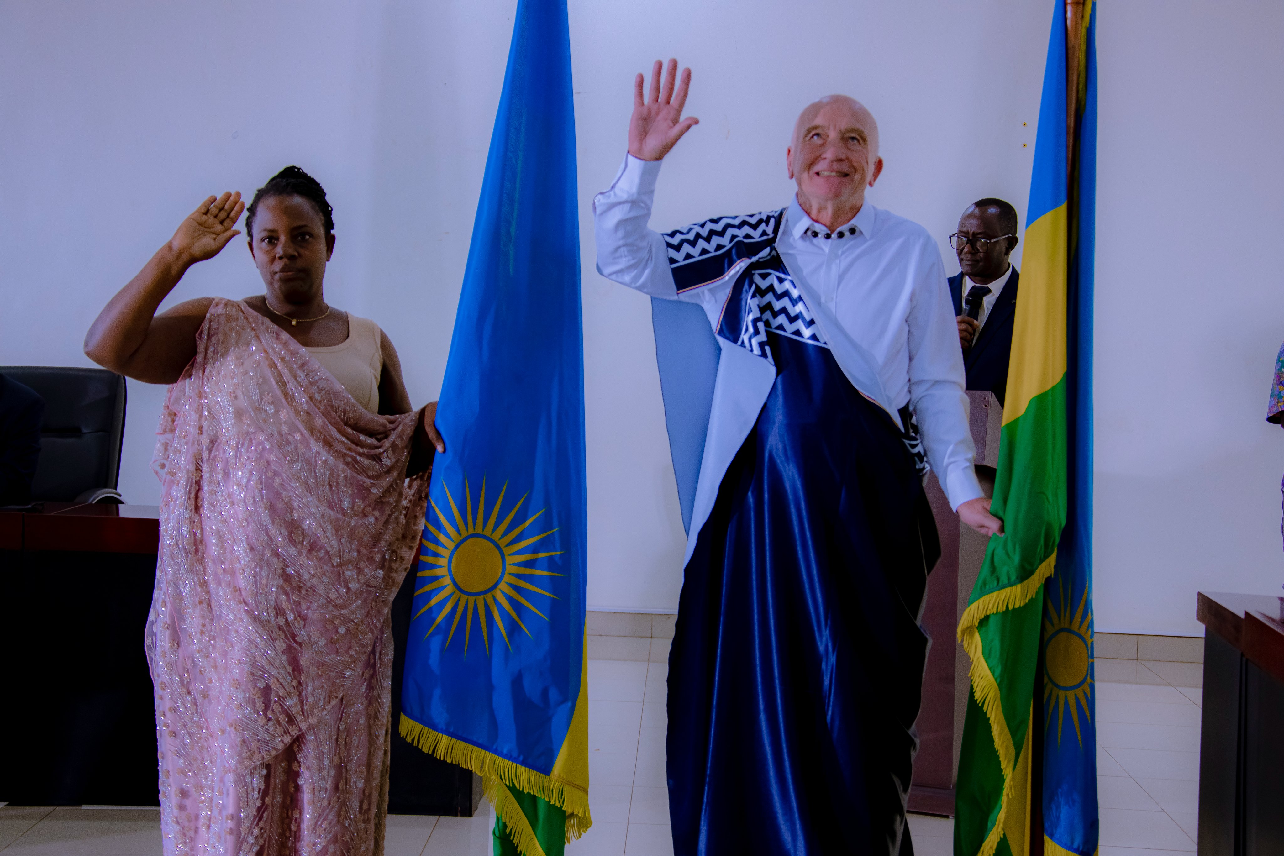 Bahawe ubwenegihugu bw'Ubunyarwanda babirahirira