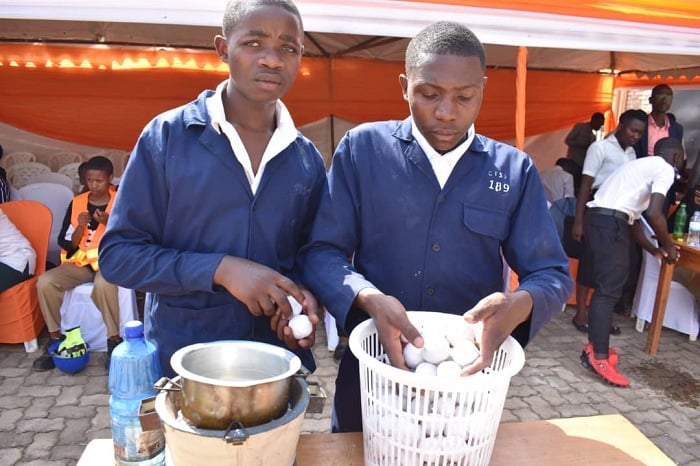 Bakora amakara mu mpapuro