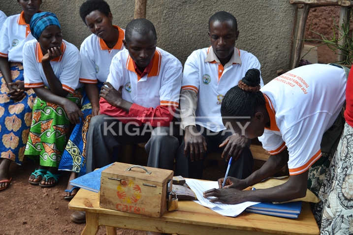 Bakoresha udusanduku mu kwizigama.