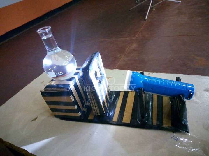 Bakoze projector ikoreshwa n'ibikoresho bihendutse