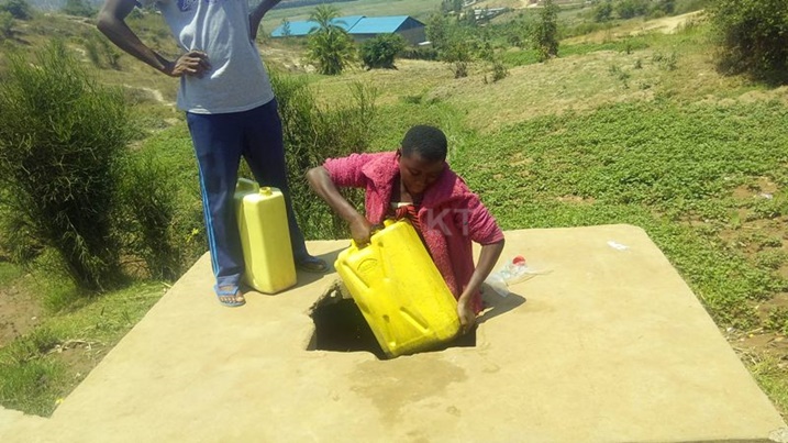 Bamennye ikigega kugira ngo bajye babona uko bavoma.