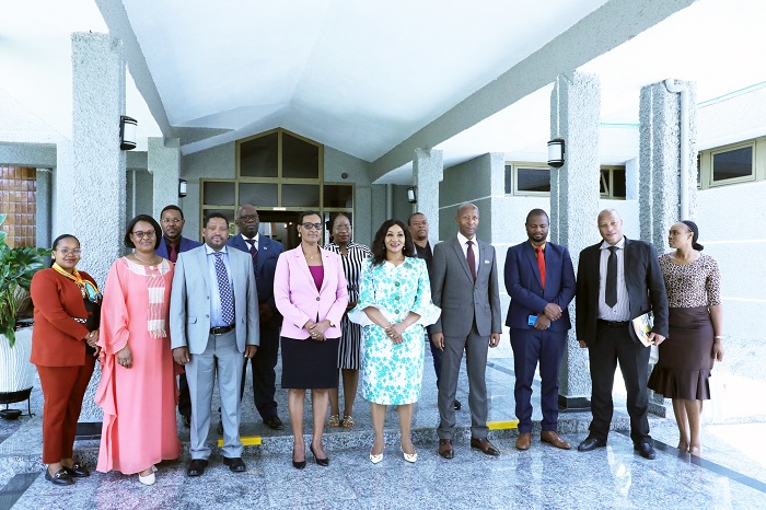 Hon. Lindiwe Dlamini n