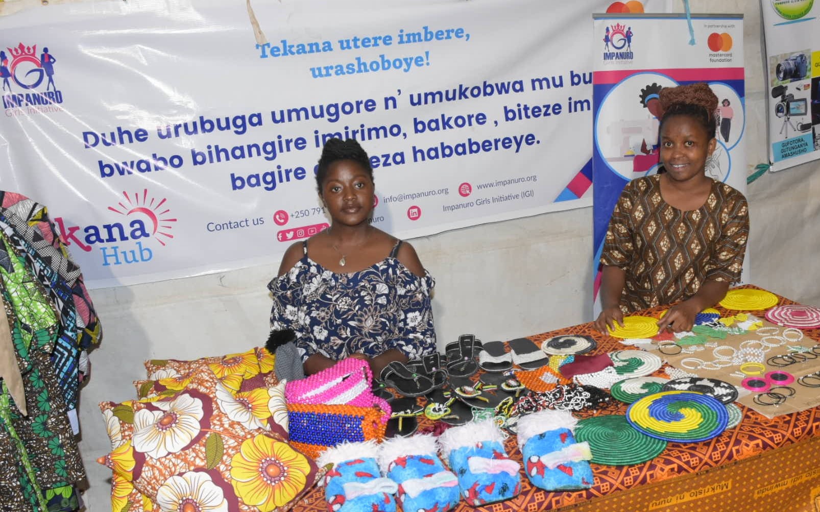 Bamuritse ibintu bitandukanye