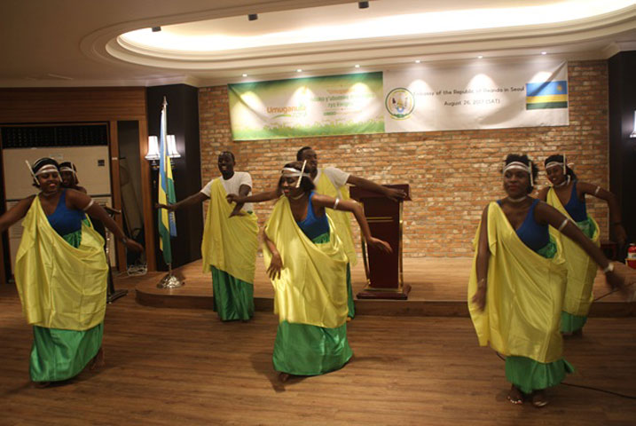 Bamwe mu bagize itorero rya diasipora Nyarwanda muri Koreya y'Epfo.