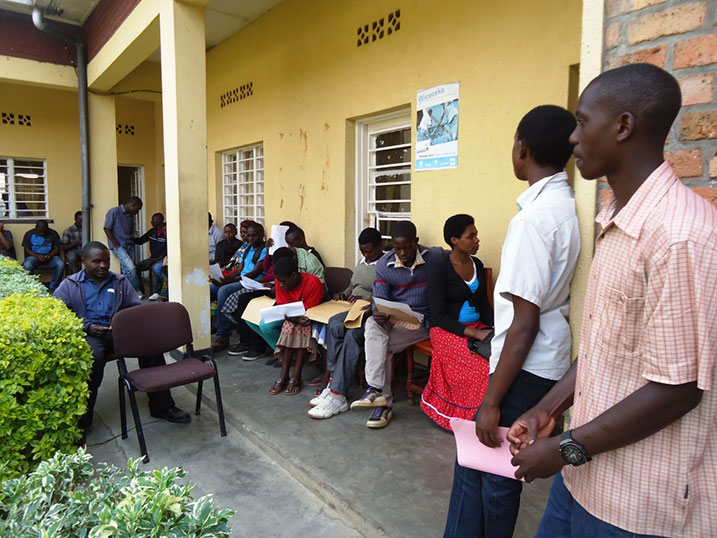 Bamwe mu banyeshuri basabaga guhindurirwa ibigo ku mpamvu zinyuranye.