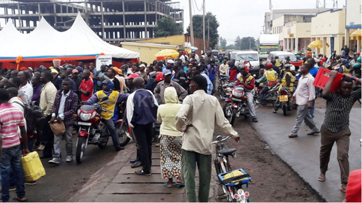 Bamwe mu bari bitabiriye iyo Tombola.