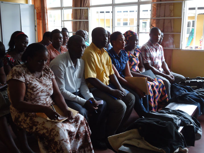 Bamwe mu bashinzwe imirire ku bitaro n'ibigonderabuzima mu Karere ka Karongi mu nama basaba ko hashyirwa ingufu mu mugoroba w'ababyiyi hakigishirizwamo iby'imirire.