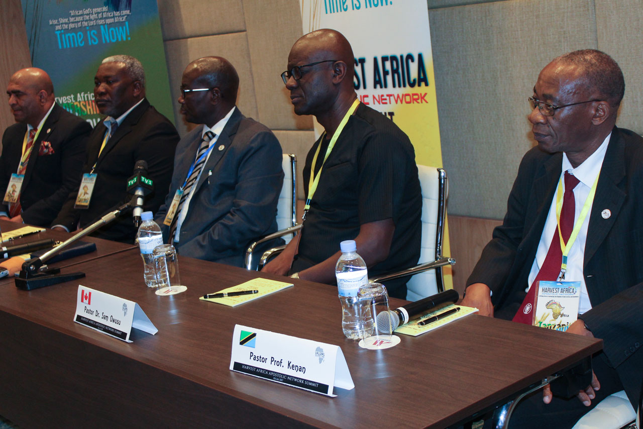 Bamwe mu bavugabutumwa baje muri Harvest Africa bagiranye ikiganiro n'abanyamakuru.