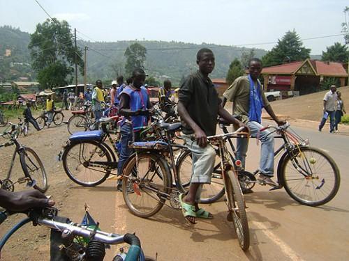 Bamwe mu banyonzi bakorera mu mujyi wa Muhanga.