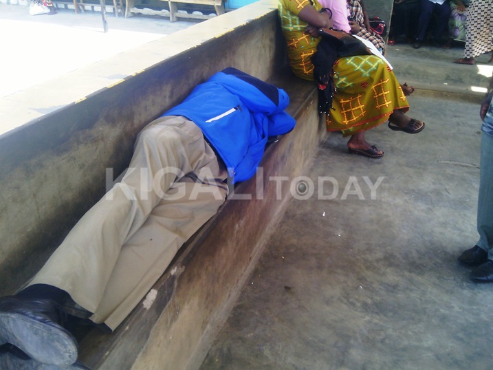 Bamwe barasinzira iyo babonye nimero ibemerera kwinjira kubera kurara ijoro.