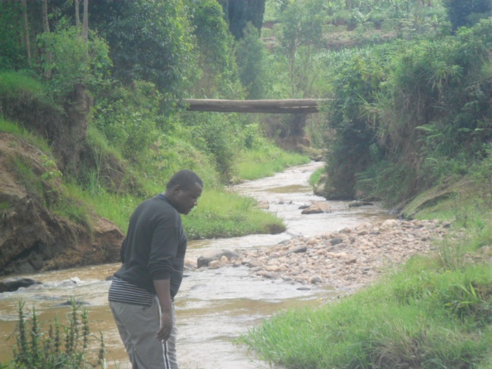 bamwe batinyaga kwambukira ku giti.