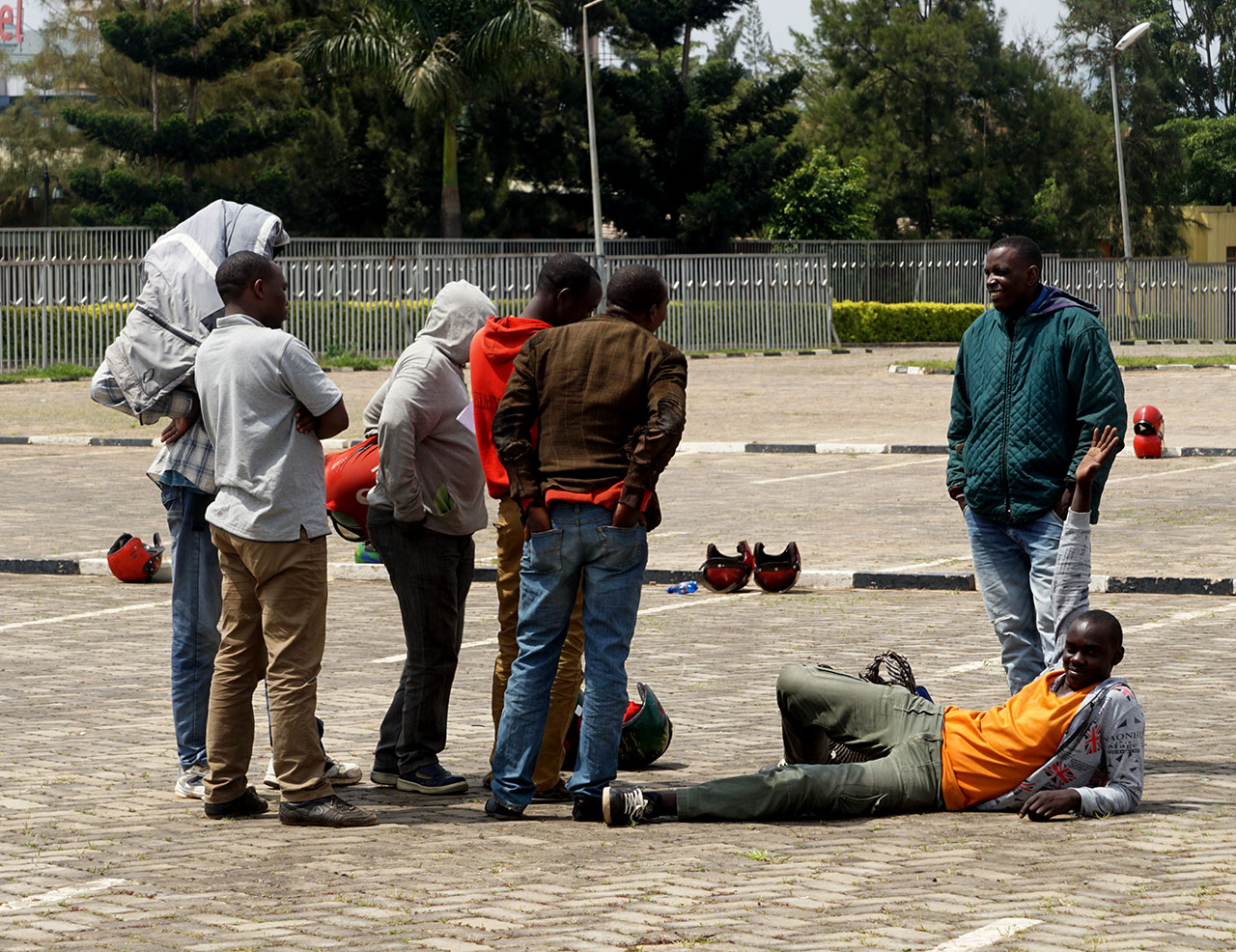Bamwe mu bafite moto zafatiwe mu mukwabu mu gitondo
