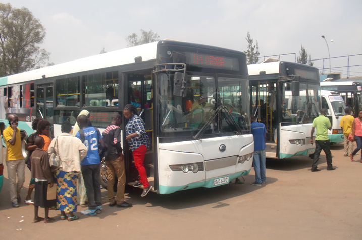 Bamwe mu bagenzi ntibarasobanukirwa n'ubu buryo bushya bwo kwishyura ingendo