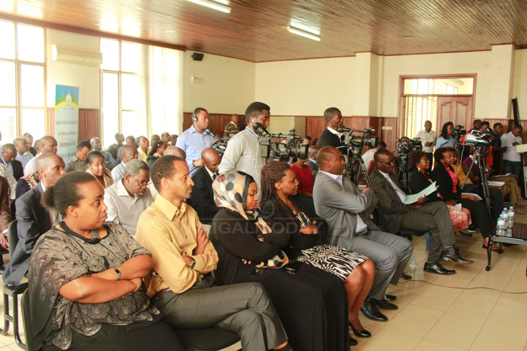 Bamwe mu bakozi b'inkiko n'abanyamakuru bitabiriye ikiganiro