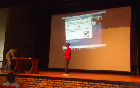 Bamwe mu bana berekana umushinga bakoze bifashishije Presentation Tube.