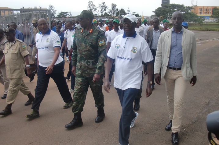 Bamwe mu bayobozi bakuru b'igihugu mu rugendo.