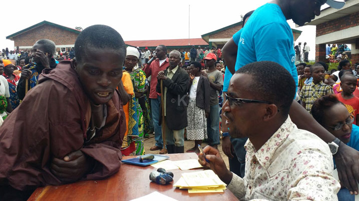 Aha bandikiraga abaturage ubwisungane mu kwivuza.