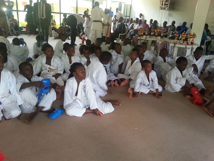 Barangwa n'ikinyabupfura bakora ibyo babwiwe gusa.