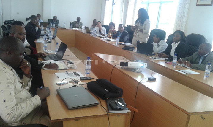 Barashima Serivisi ishinzwe abana bakivuka mu Bitaro bya Kirehe.