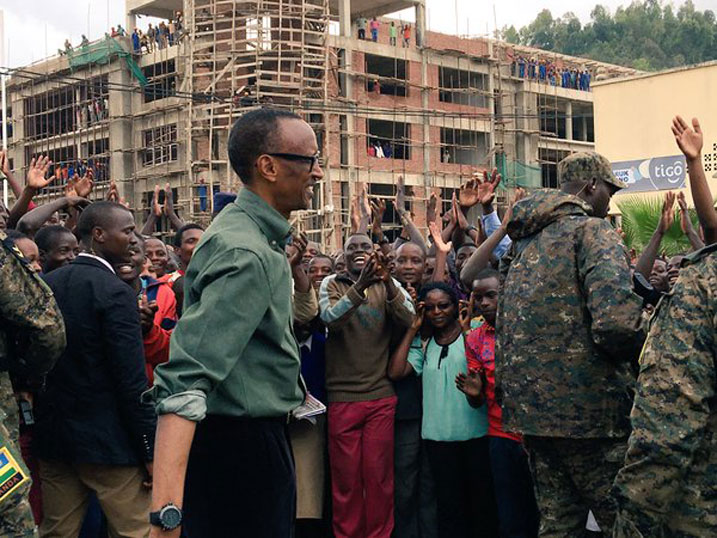 Bari bamwishimiye cyane.Bari bamwishimiye cyane (Photo @UrugwiroVillage).