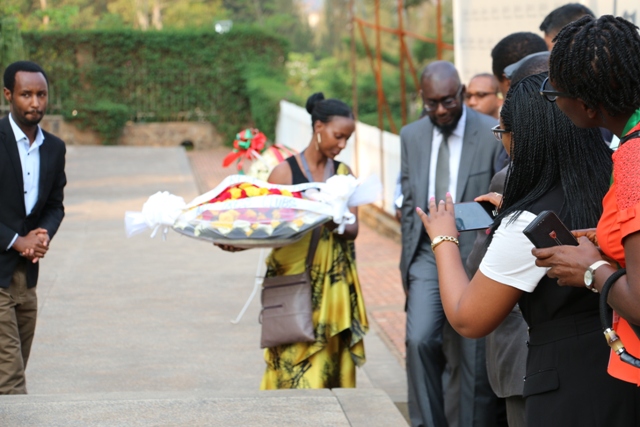 Bari bateguye indabo zo gushyira kumva icumbikiye imibiri isaga 250,000