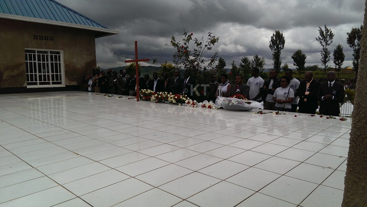 bBri guhyira indabo ahashyinguye imbiri y'inzirakarerngane.