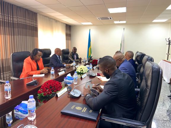 Impande zombi zagiranye ibiganiro