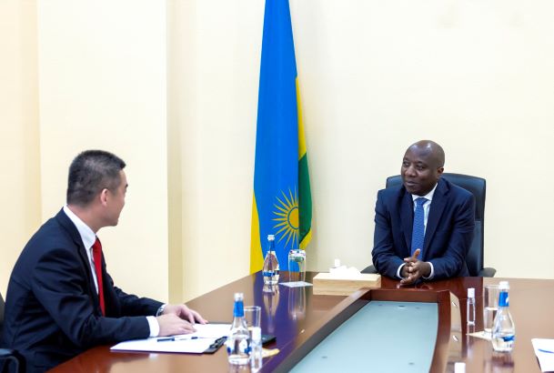 Abayobozi bombi bagiranye ibiganiro