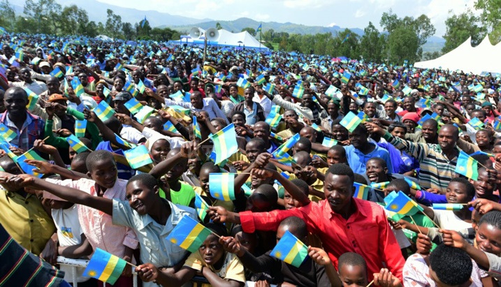 Barimo kwakira Umukuru w'Igihugu banezerewe.