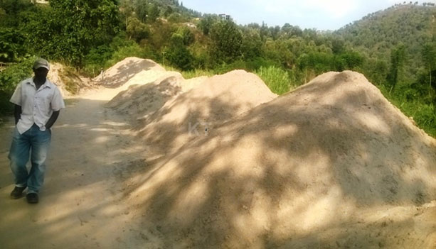 Barishimira ko bagiye kongera gukora ku ifaranga kuko bakomororewe gucuruza umucanga.