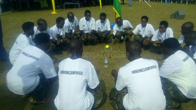 Basabwe gushyira hamwe mu kurangiza inshingano nkuko babigaragaje mu mukoro ngiro wo gusigasira igisenge 