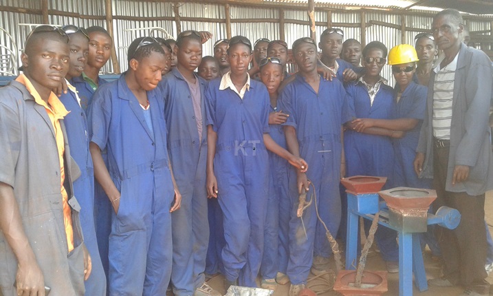 Basanga ubumenyi bakura mu busudizi buzabageza kuri byinshi.