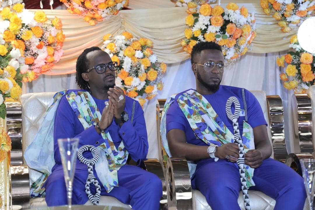 Basanzwe ari inshuti magara. Aha Riderman yari yambariye Safi mu bukwe bwa Safi