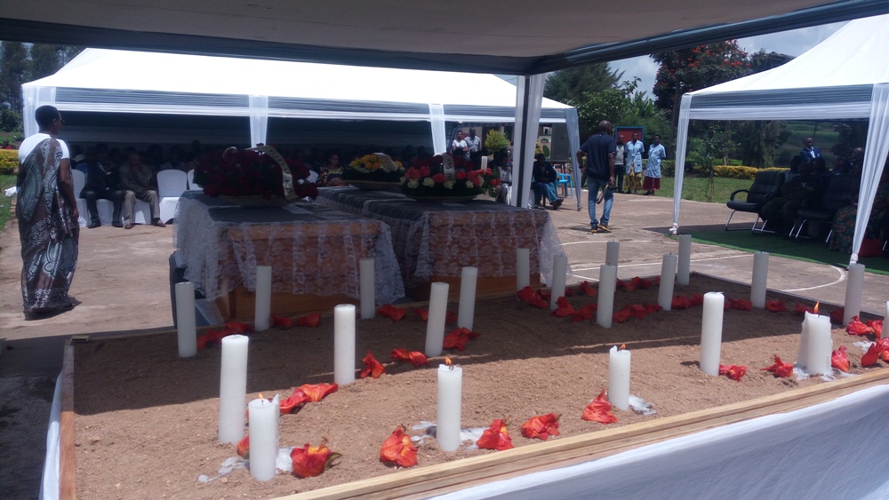 Bashyinguye imibiri 11