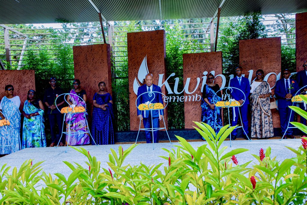 Bashyize indabo ku rwibutso rwa Kigali