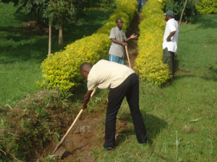 Basibuye imigende inyuramo amazi muri ubu busitani.