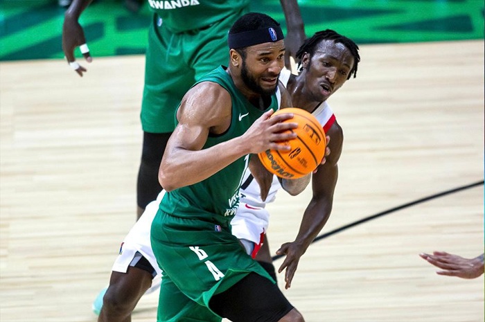 Chris Crawford ukinira ikipe ya As Douanes ahanganye na Nshobozwabyosenumukiza wa REG BBC