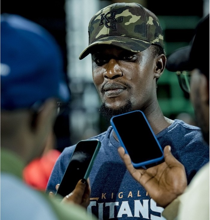 Perezida wa K Titans Ruboneza Eugene Junior aganira n'itangazamakuru