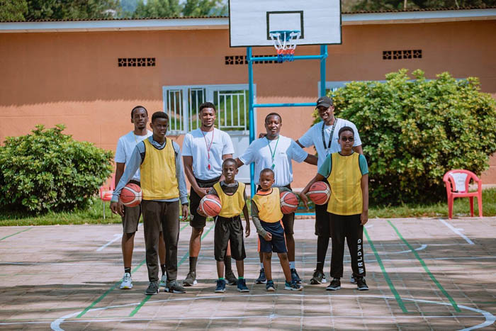 Bamwe mu bari gutozwa Basketball