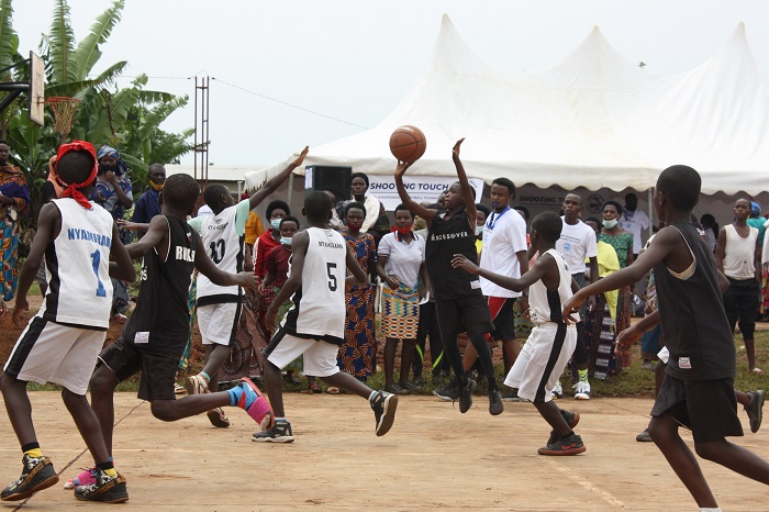 Umukino wahuje abana bato