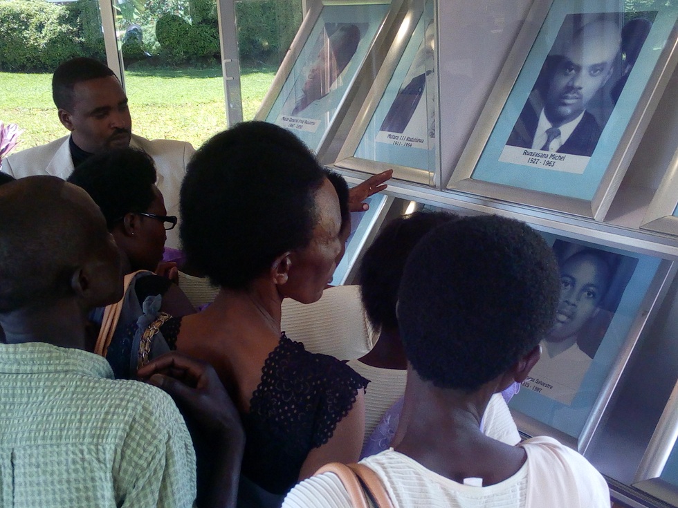 Abomowe ibikomere na SEVOTA basuye igicumbi cy'Intwari babwira byinshi ku ntwari zigicumbitsemo