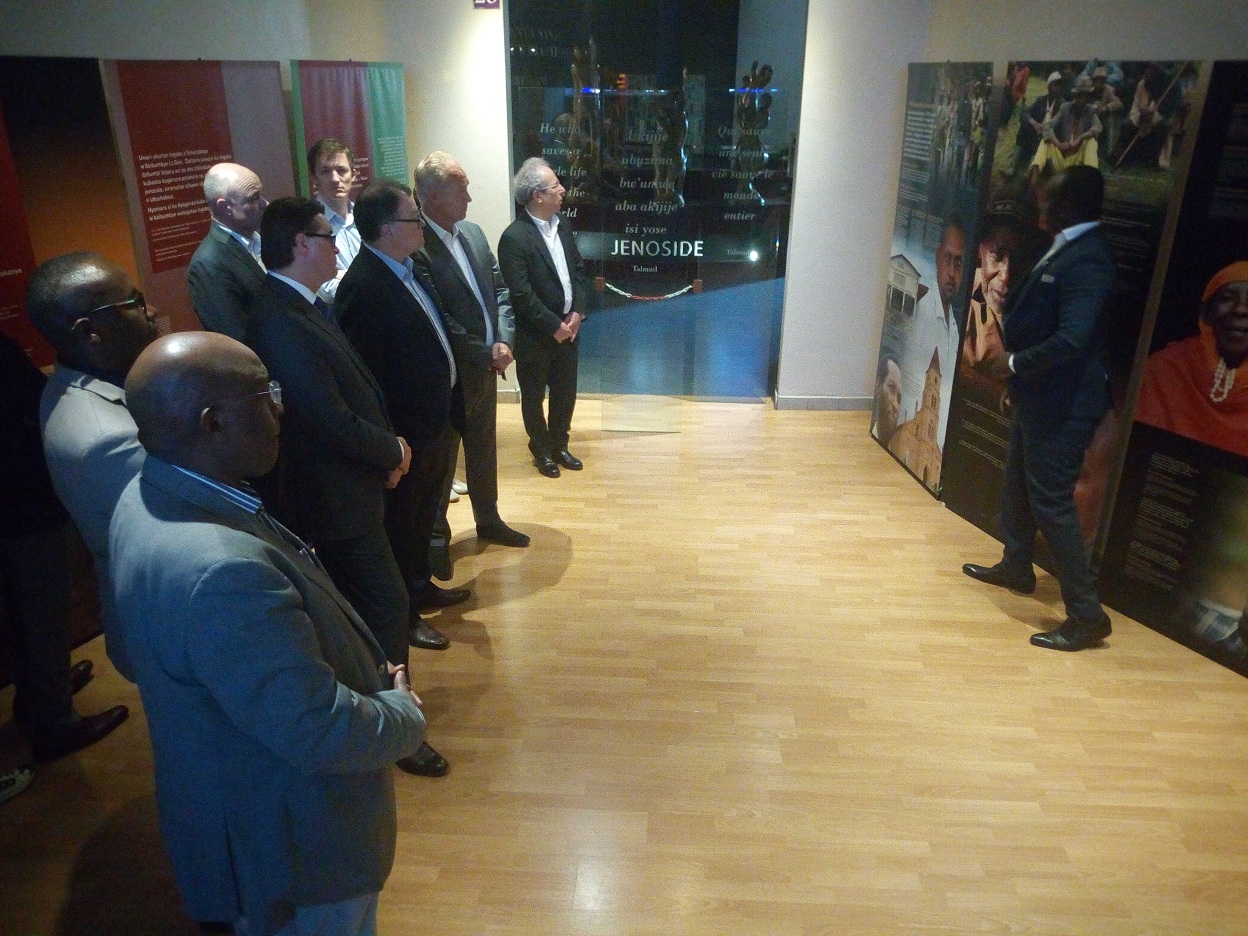 Basobanuriwe amateka ya Jenoside ari muri uru\ rwibutso