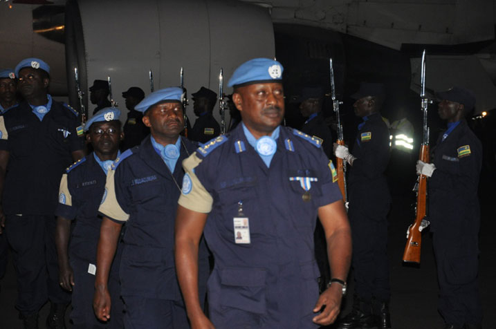 Basohotse mu ndege barangajwe imbere na CSP Bertin Mutezintare wari ubayoboye.