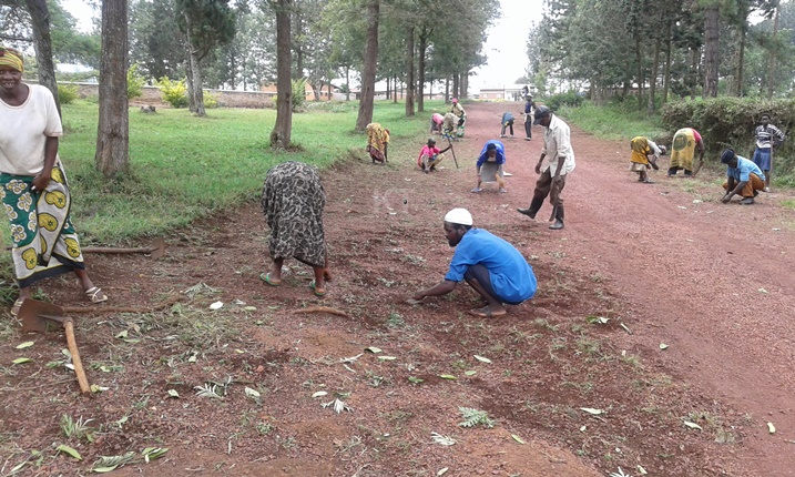 Aha basukuraga umuhanda ugana ku rwibutso rwa Jenoside yakorewe Abatutsi rwa Nyakarambi.