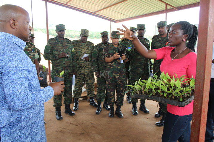 Basuye n'ikigo gitubura imbuto cya FAIM Africa.