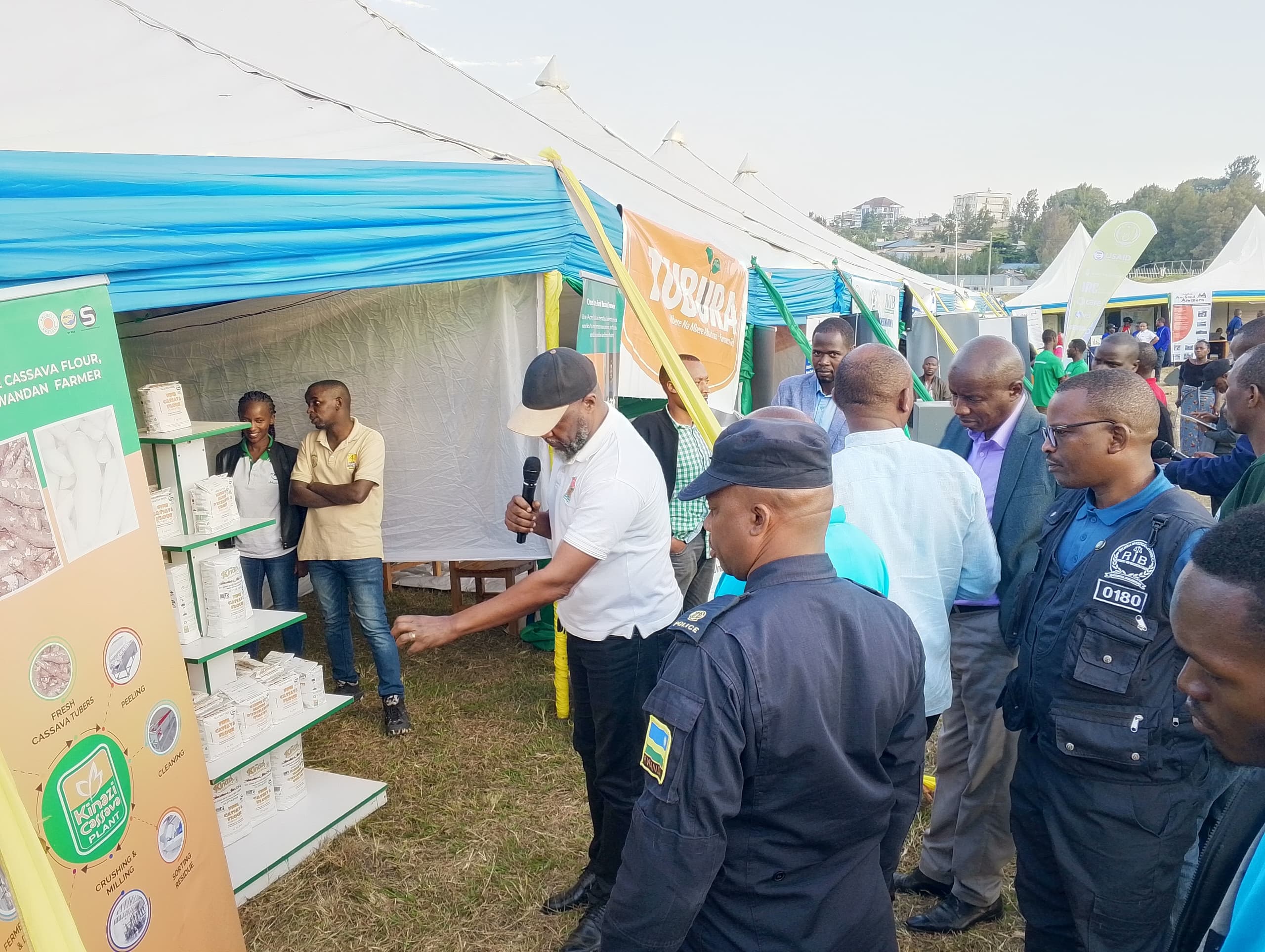 Basuye ibice bitandukanye by'ahamurikirwaga ibikorwa