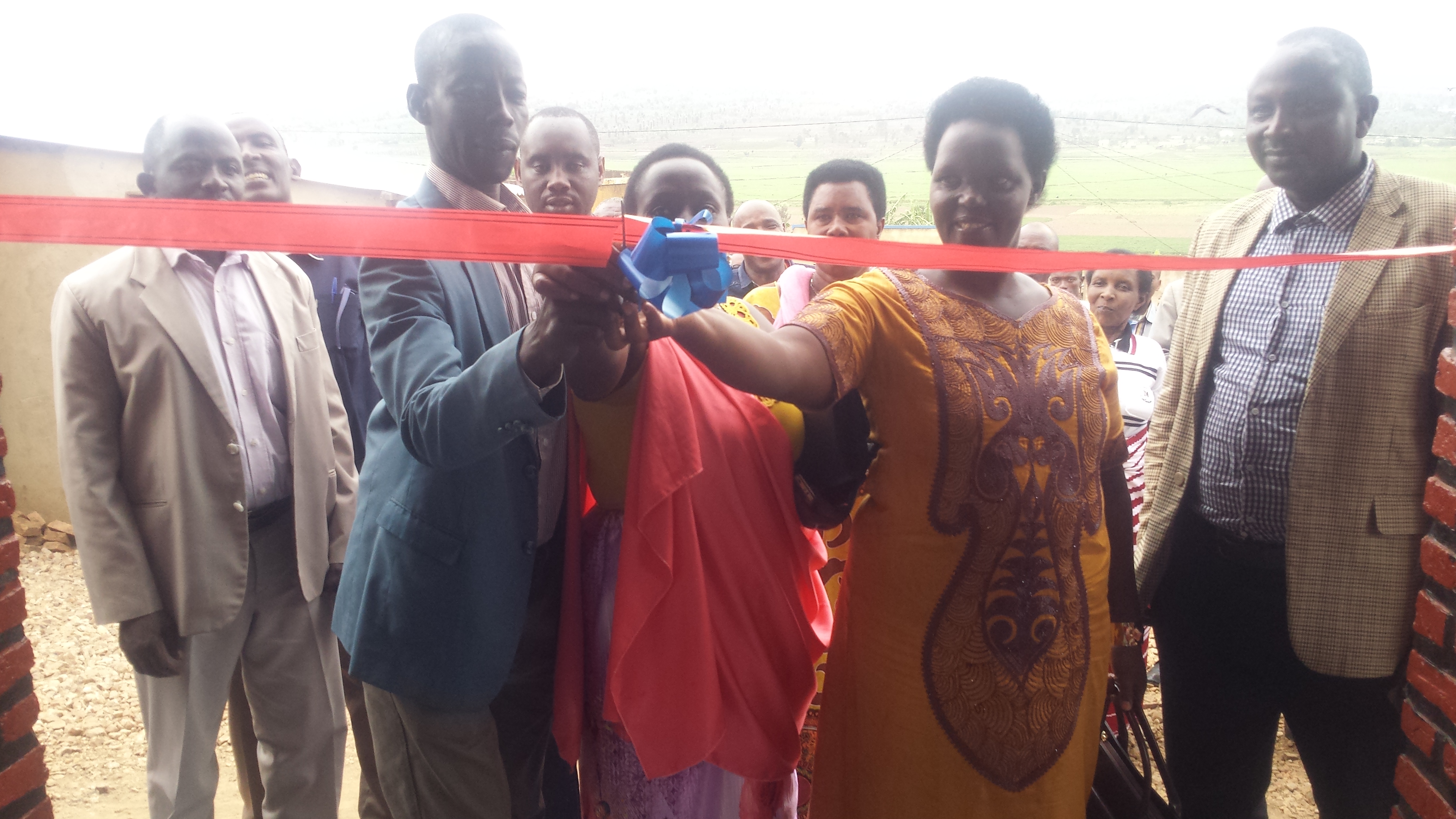 Bitahiye inyubako yuzuye ivuye mu misanzu yabo n'urwunguko rwa Sacco