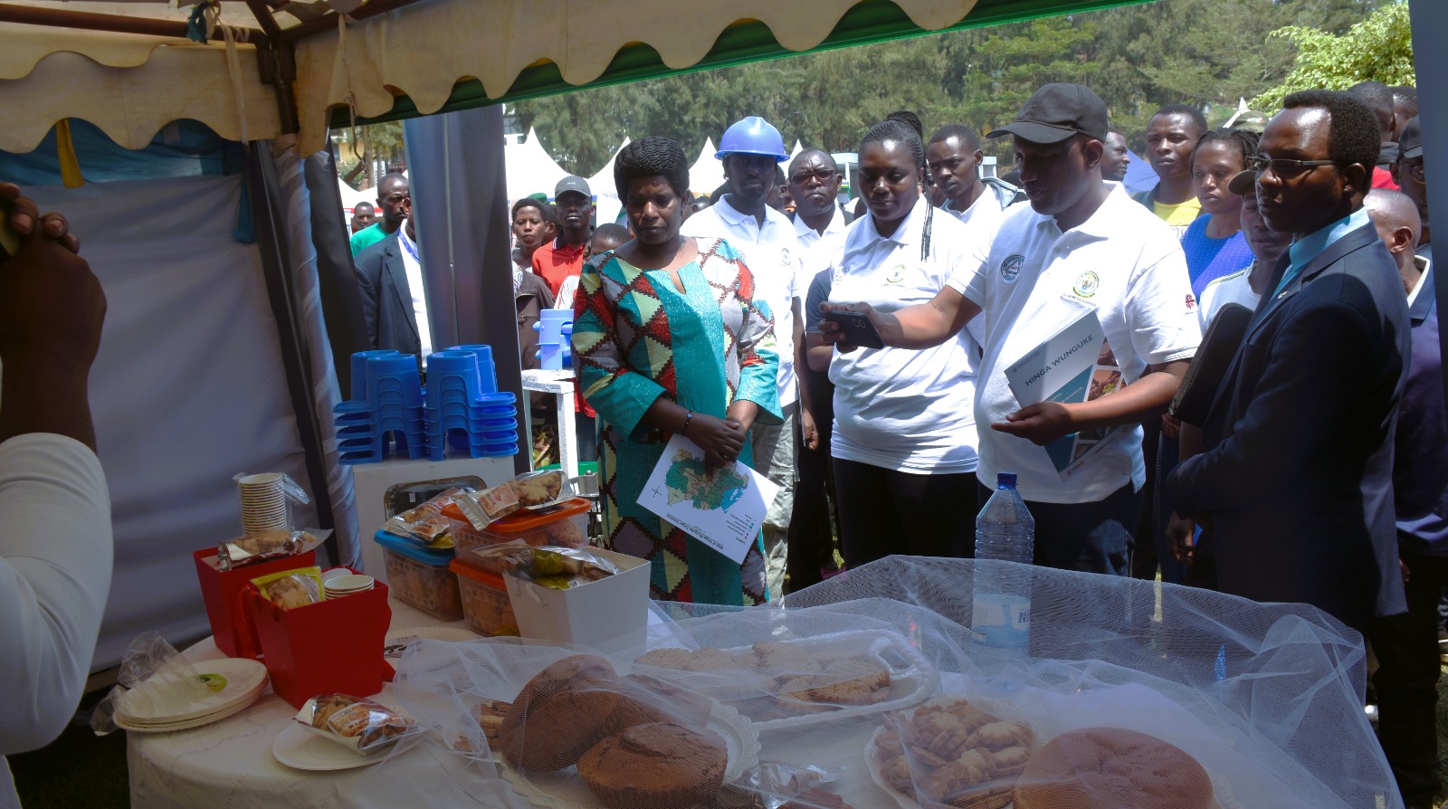 Batangiye gukora ibisuguti n'amandazi mu bijumba n'ibigori ngo babyongerere agaciro