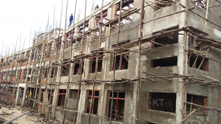 Batangiye gushyiramo n'amadirishya.