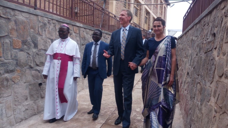 Batembereye muri iyi nyubako